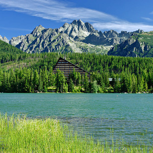 Štrbské pleso vám poskytne super prechádzku